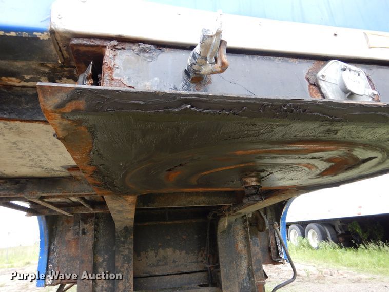 image for item EK9232 2002 Clark refrigerated van trailer