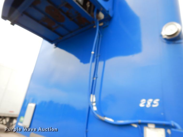 image for item EK9232 2002 Clark refrigerated van trailer