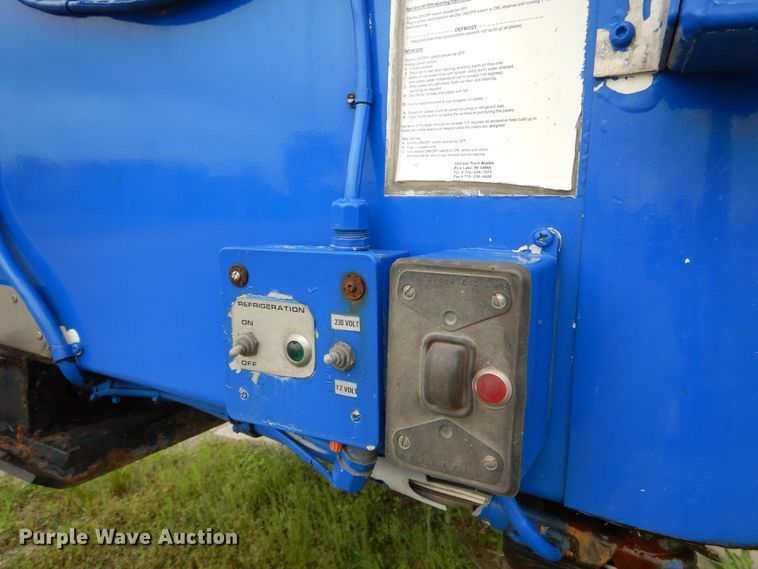 image for item EK9232 2002 Clark refrigerated van trailer