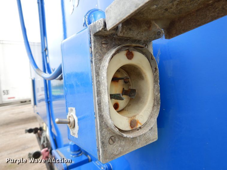 image for item EK9232 2002 Clark refrigerated van trailer