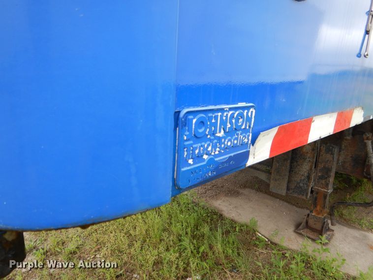 image for item EK9232 2002 Clark refrigerated van trailer