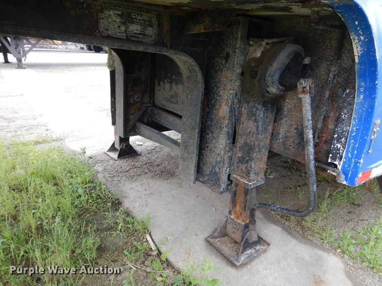 image for item EK9232 2002 Clark refrigerated van trailer