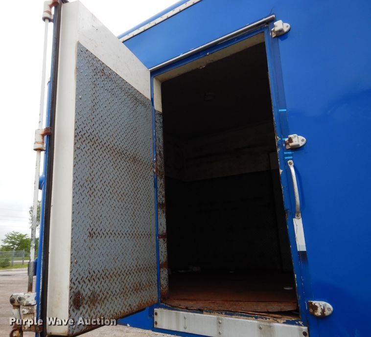 image for item EK9232 2002 Clark refrigerated van trailer