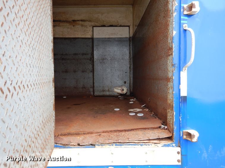 image for item EK9232 2002 Clark refrigerated van trailer