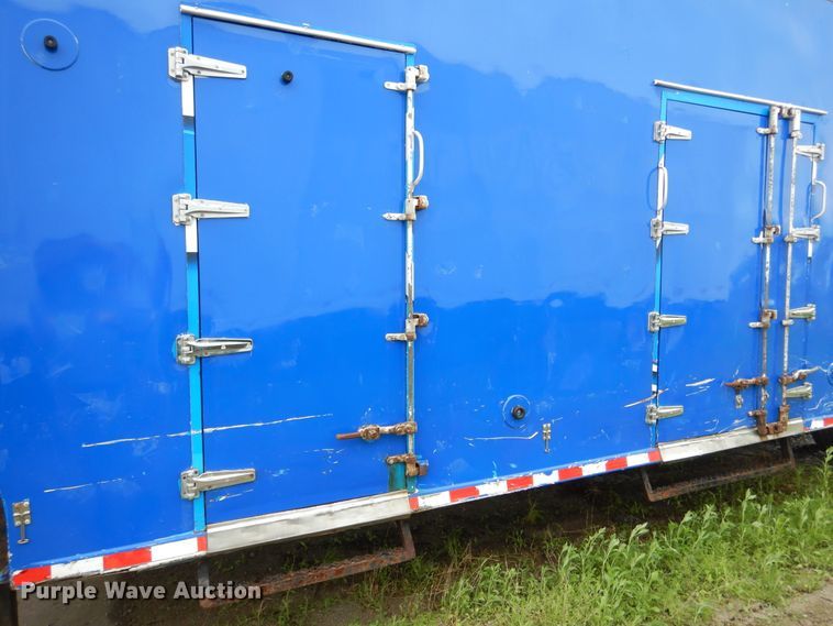 image for item EK9232 2002 Clark refrigerated van trailer