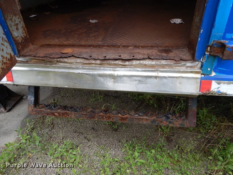 image for item EK9232 2002 Clark refrigerated van trailer