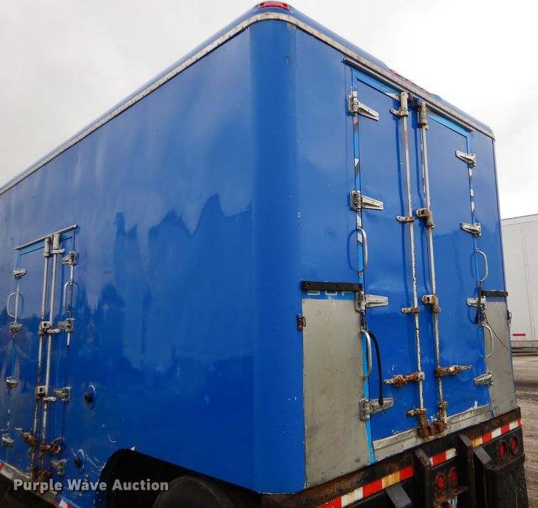 image for item EK9232 2002 Clark refrigerated van trailer