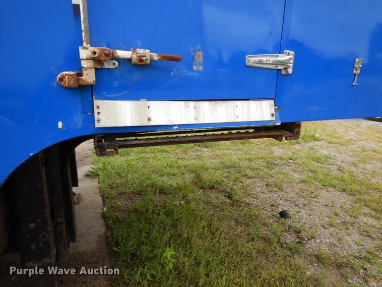 image for item EK9232 2002 Clark refrigerated van trailer