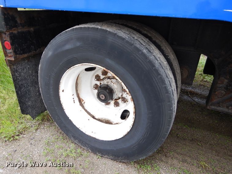 image for item EK9232 2002 Clark refrigerated van trailer