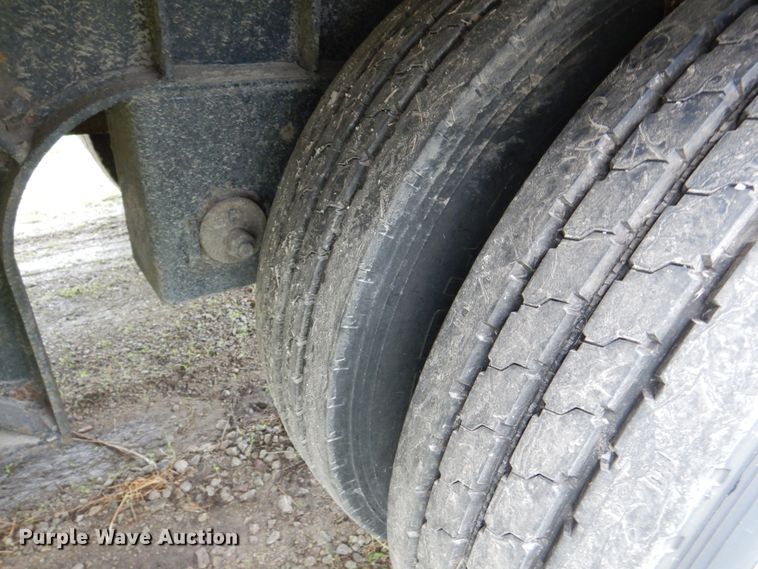 image for item EK9232 2002 Clark refrigerated van trailer