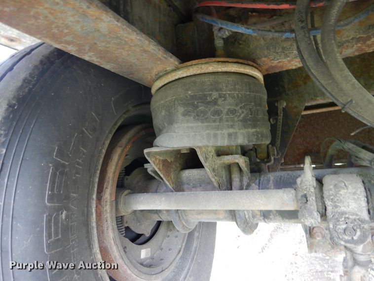 image for item EK9232 2002 Clark refrigerated van trailer