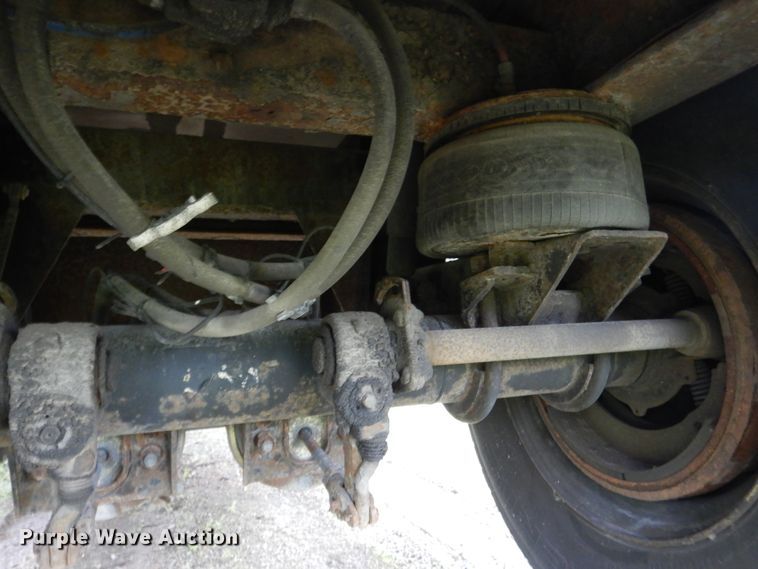 image for item EK9232 2002 Clark refrigerated van trailer