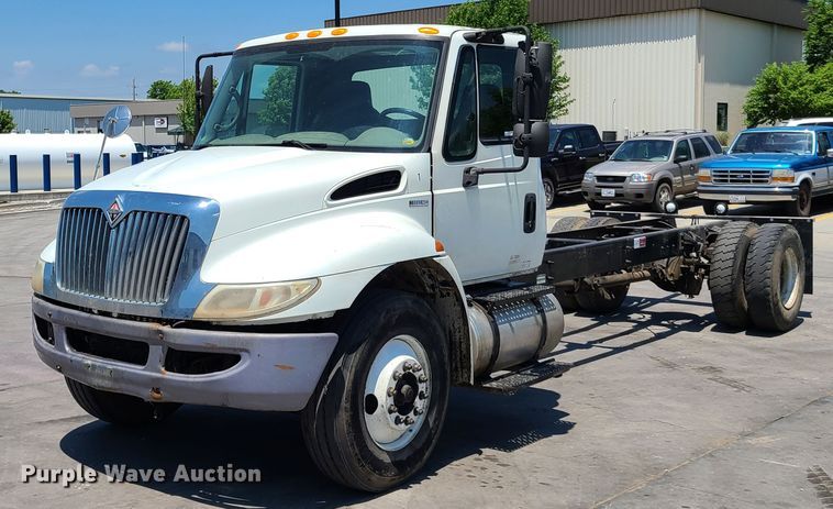 image for item EL9819 2010 International DuraStar 4300  truck cab and chassis