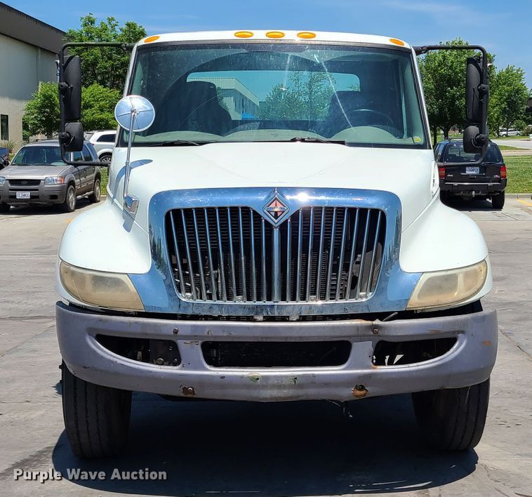 image for item EL9819 2010 International DuraStar 4300  truck cab and chassis