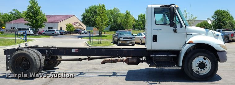 image for item EL9819 2010 International DuraStar 4300  truck cab and chassis