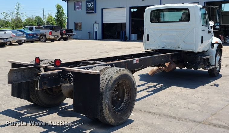 image for item EL9819 2010 International DuraStar 4300  truck cab and chassis