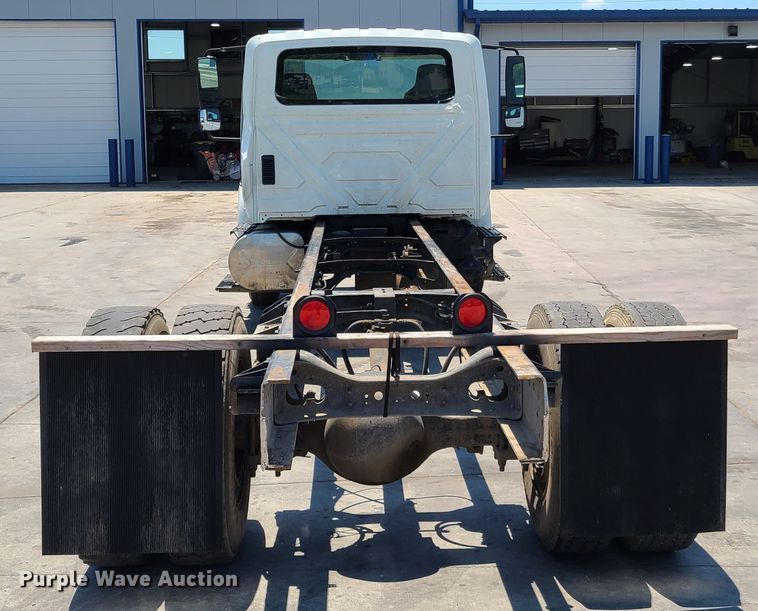 image for item EL9819 2010 International DuraStar 4300  truck cab and chassis