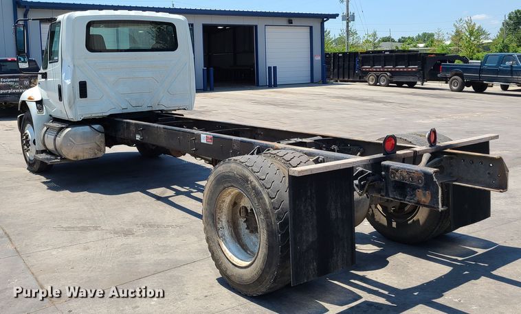 image for item EL9819 2010 International DuraStar 4300  truck cab and chassis