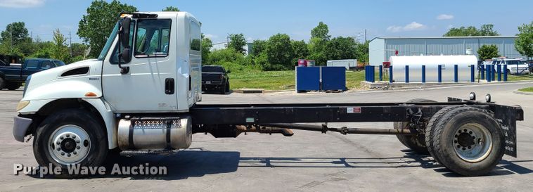 image for item EL9819 2010 International DuraStar 4300  truck cab and chassis