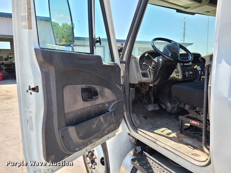 image for item EL9819 2010 International DuraStar 4300  truck cab and chassis