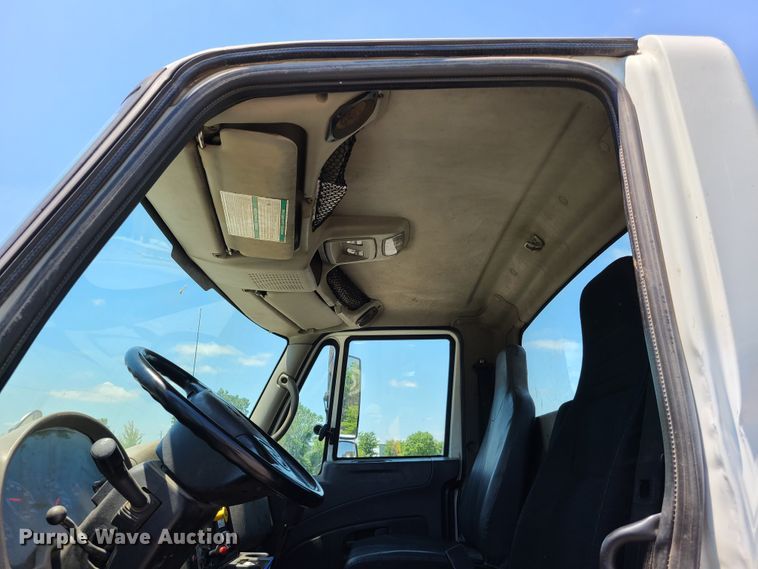 image for item EL9819 2010 International DuraStar 4300  truck cab and chassis