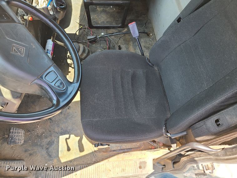 image for item EL9819 2010 International DuraStar 4300  truck cab and chassis