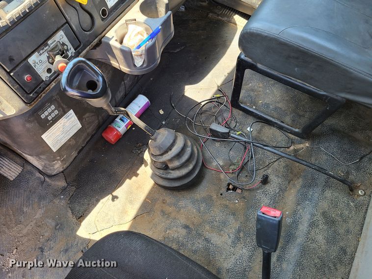 image for item EL9819 2010 International DuraStar 4300  truck cab and chassis