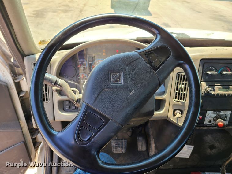 image for item EL9819 2010 International DuraStar 4300  truck cab and chassis