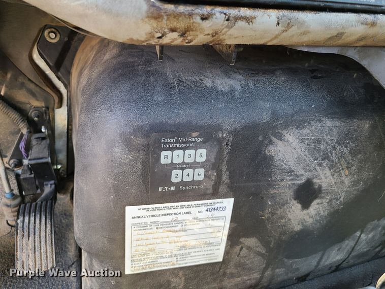 image for item EL9819 2010 International DuraStar 4300  truck cab and chassis