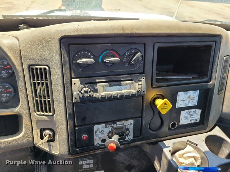 image for item EL9819 2010 International DuraStar 4300  truck cab and chassis