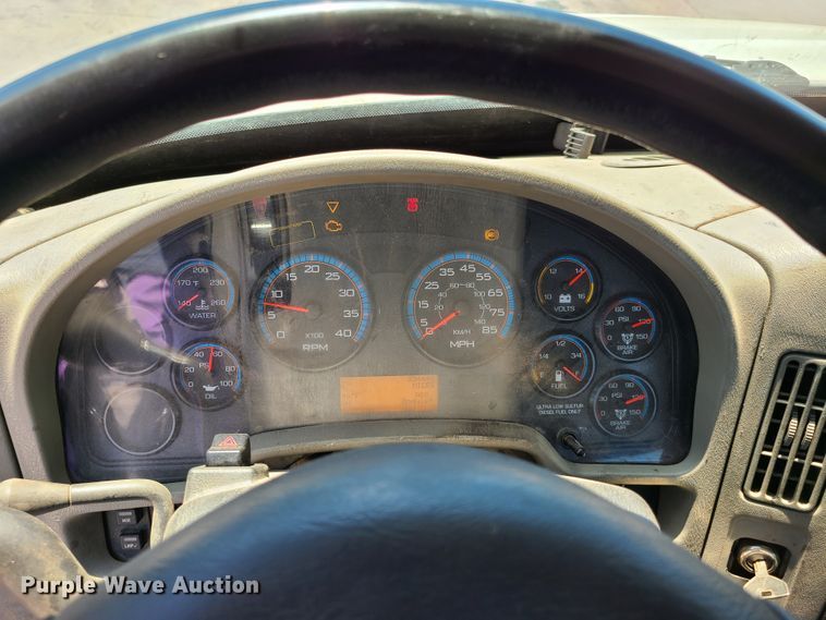 image for item EL9819 2010 International DuraStar 4300  truck cab and chassis