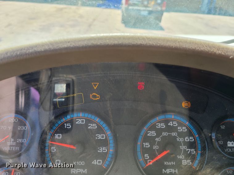 image for item EL9819 2010 International DuraStar 4300  truck cab and chassis