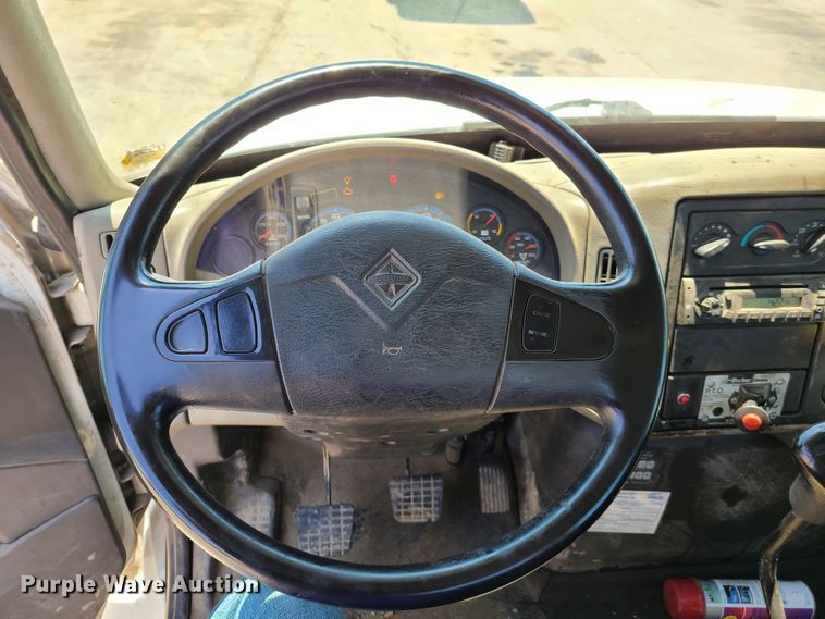 image for item EL9819 2010 International DuraStar 4300  truck cab and chassis