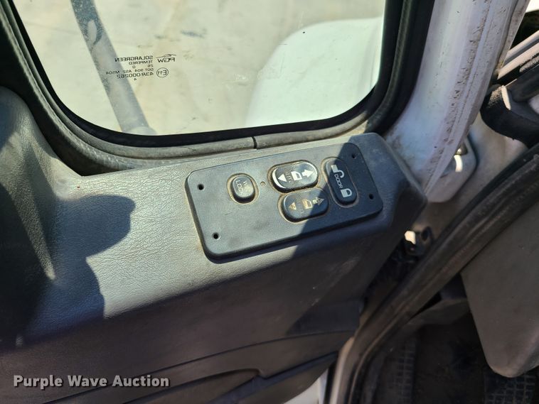 image for item EL9819 2010 International DuraStar 4300  truck cab and chassis