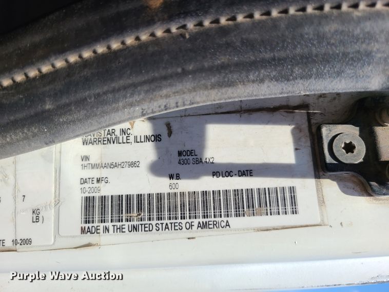 image for item EL9819 2010 International DuraStar 4300  truck cab and chassis