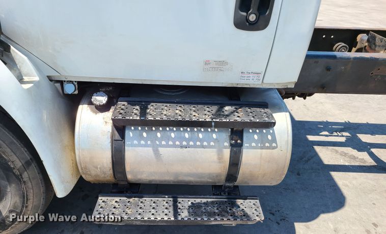 image for item EL9819 2010 International DuraStar 4300  truck cab and chassis