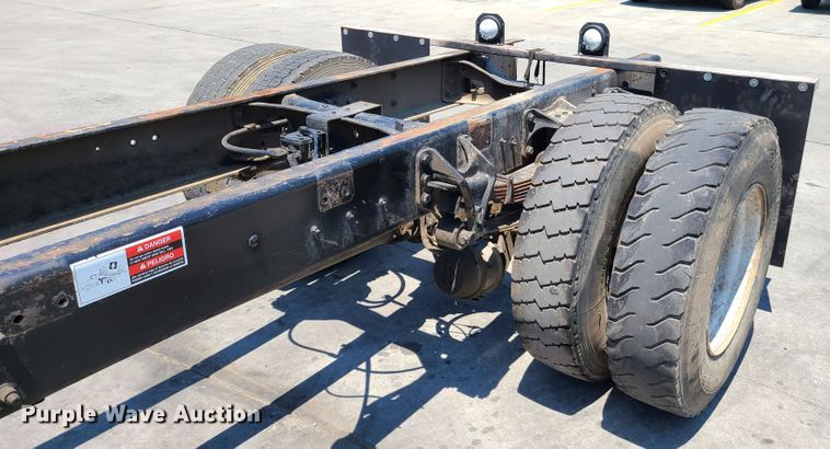 image for item EL9819 2010 International DuraStar 4300  truck cab and chassis