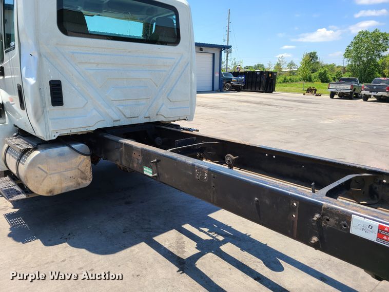 image for item EL9819 2010 International DuraStar 4300  truck cab and chassis