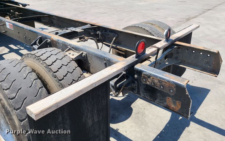 image for item EL9819 2010 International DuraStar 4300  truck cab and chassis