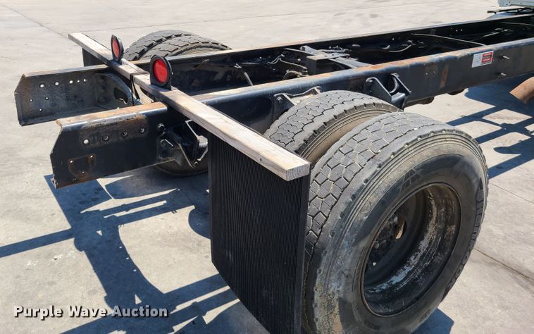 image for item EL9819 2010 International DuraStar 4300  truck cab and chassis