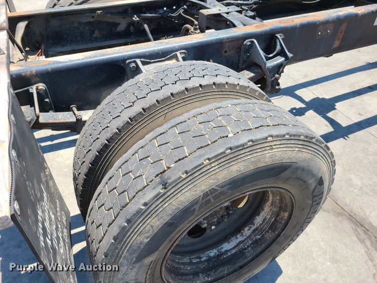 image for item EL9819 2010 International DuraStar 4300  truck cab and chassis