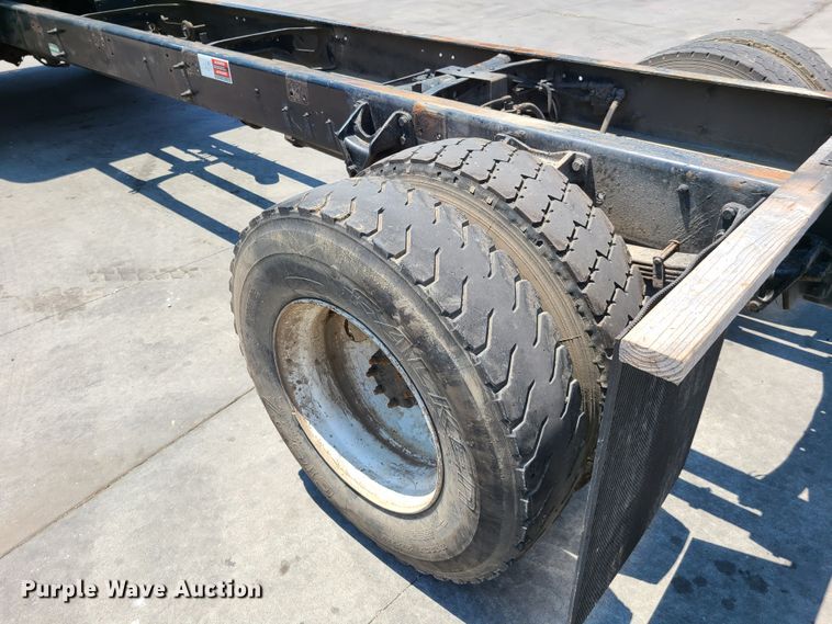 image for item EL9819 2010 International DuraStar 4300  truck cab and chassis