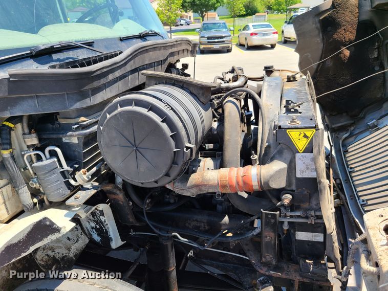 image for item EL9819 2010 International DuraStar 4300  truck cab and chassis