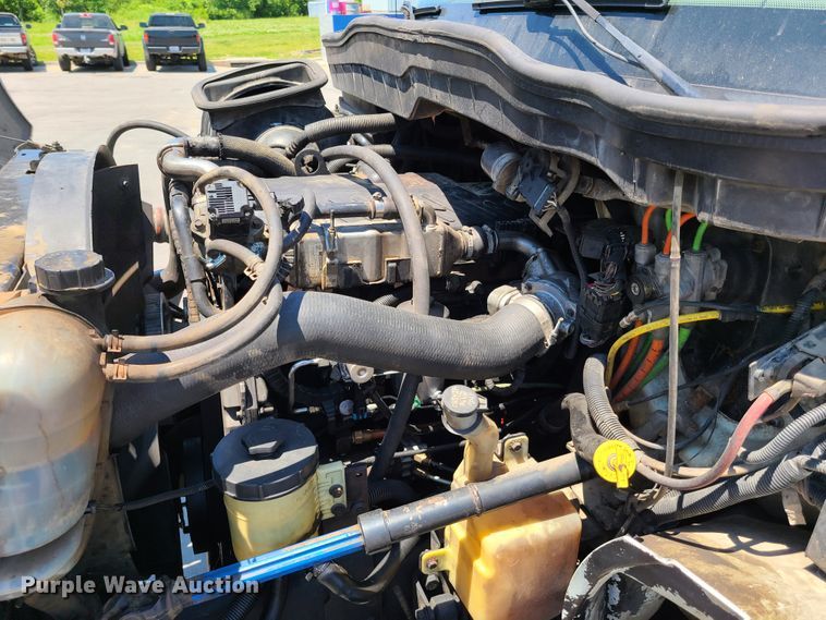 image for item EL9819 2010 International DuraStar 4300  truck cab and chassis