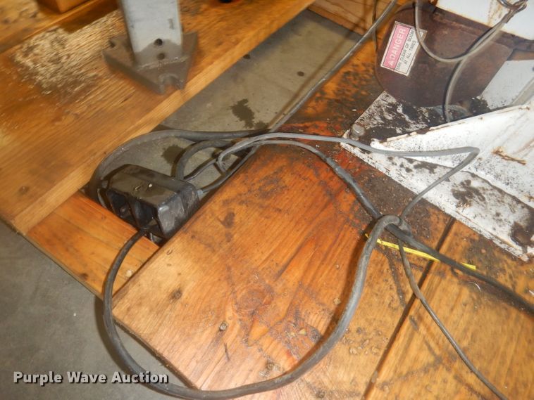 image for item FA9357 Automotive accessories