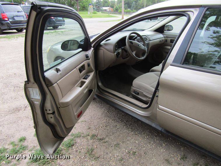 image for item FD9460 2003 Ford Taurus SE