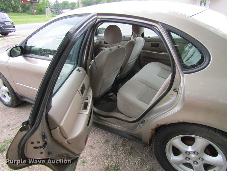image for item FD9460 2003 Ford Taurus SE