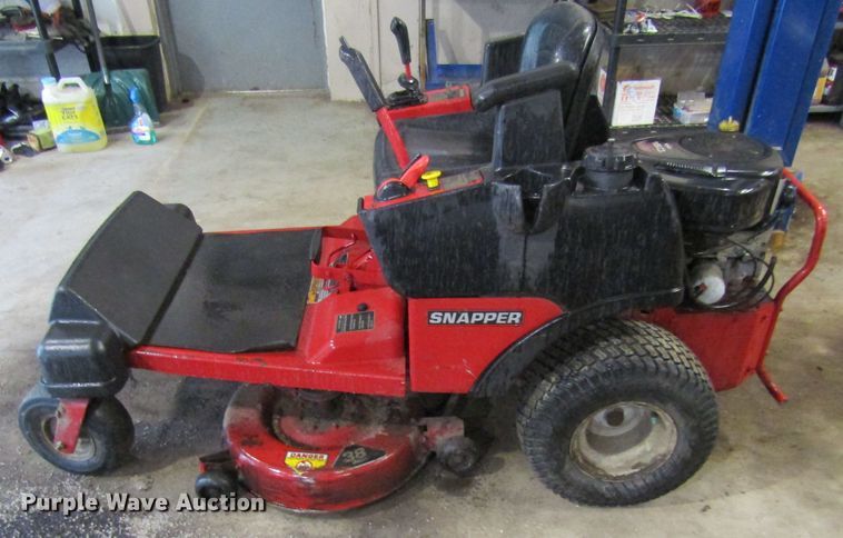image for item FD9473 Snapper lawn mower