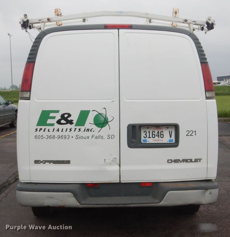 2002 Chevrolet Express 2500 van in Sioux Falls, SD | Item FX9151 sold |  Purple Wave