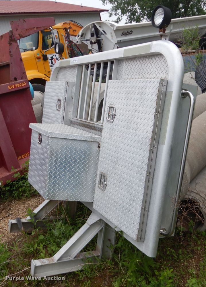 image for item FX9179 Aluminum headache rack